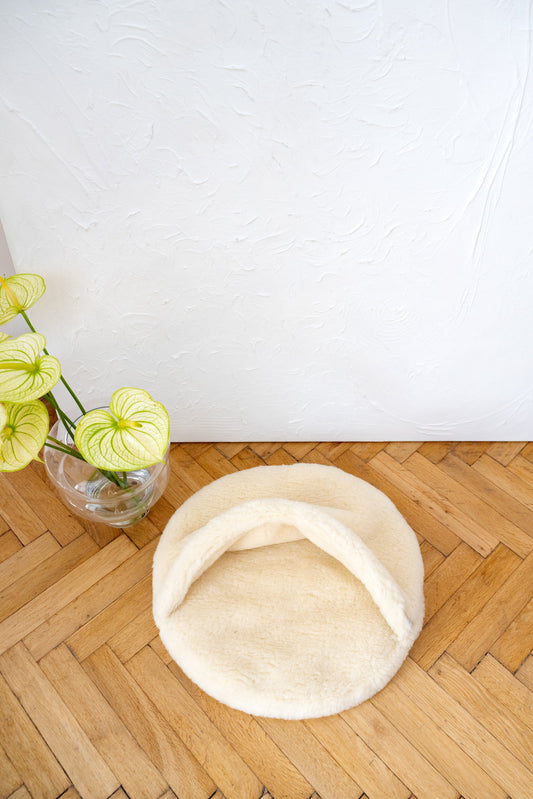 Coussin cachette en laine naturelle - Beige